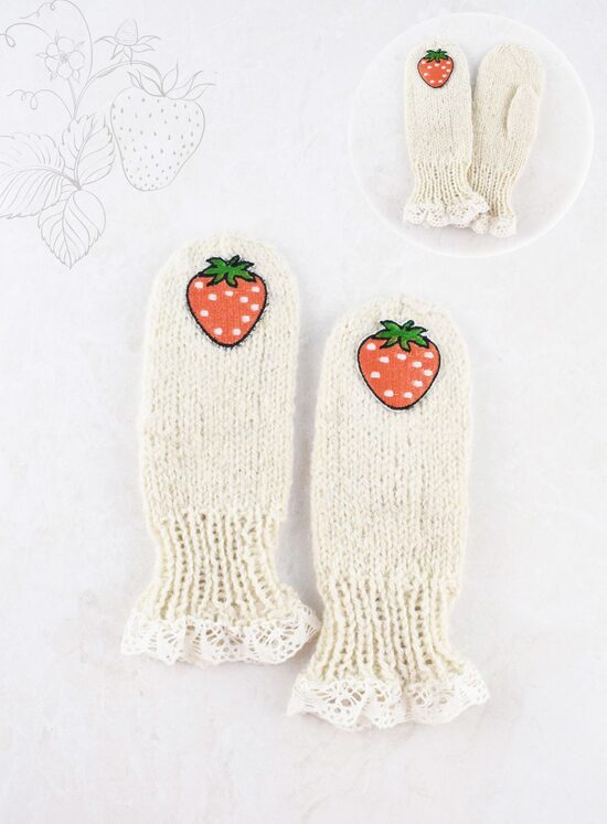 Wool mittens for girls