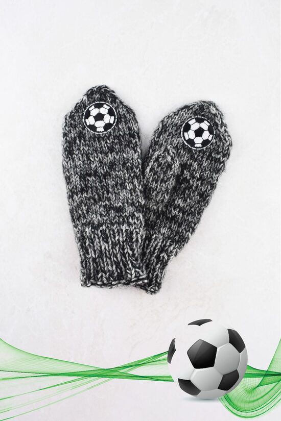 Adīti vilnas cimdi zēniem