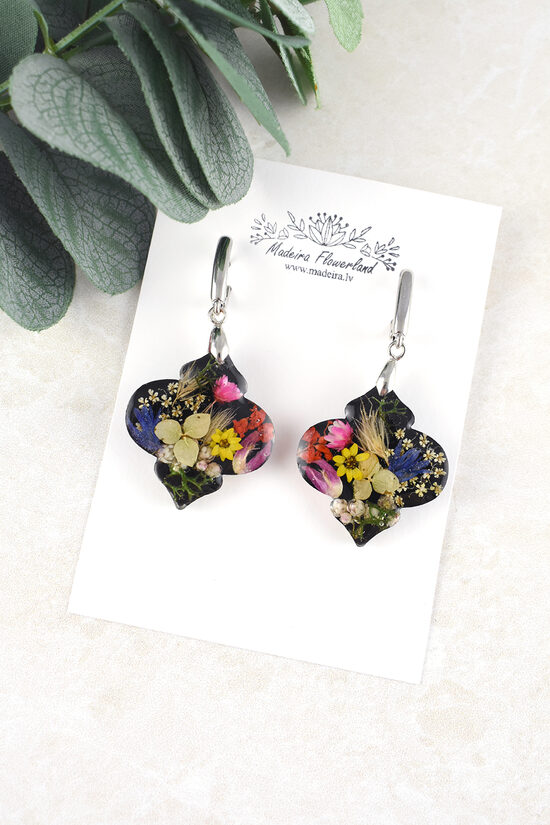 Black earrings with flowers