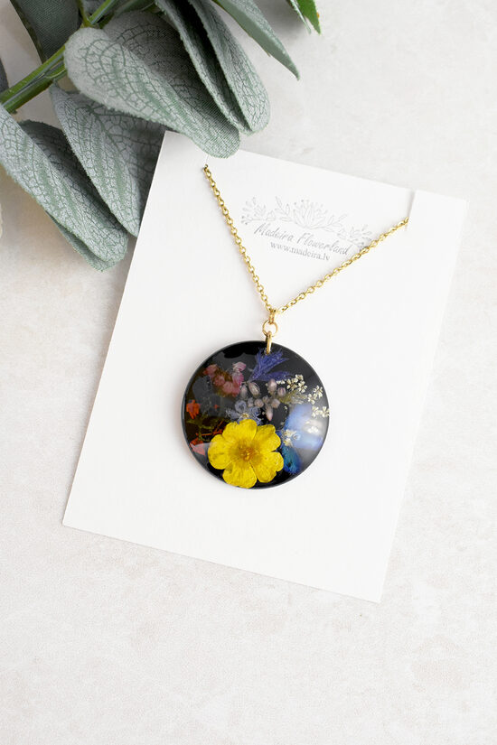 Dried flower pendant