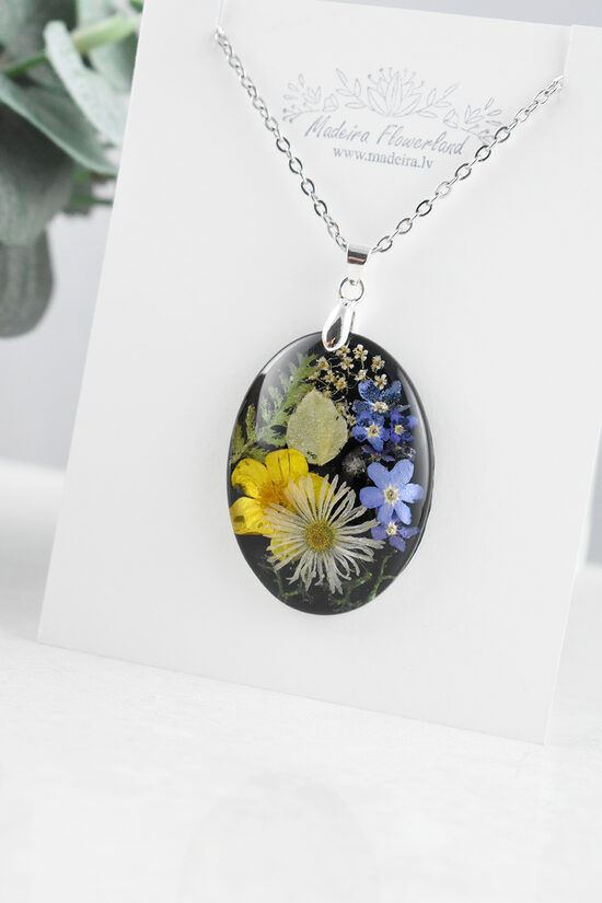 Pressed flowers necklace