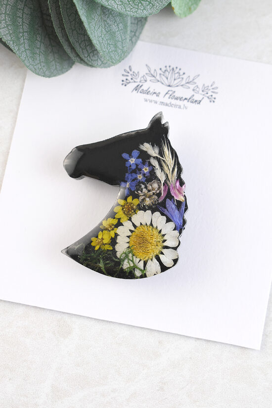 Black horse brooch pin