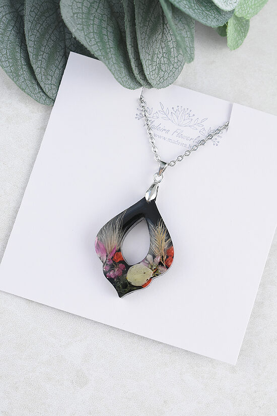 Epoxy resin pendant