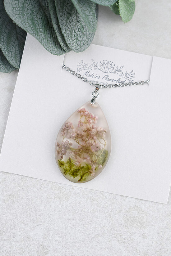 Transparent pendant with flowers