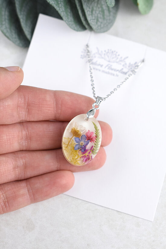 Oval pendant with a forget-me-not