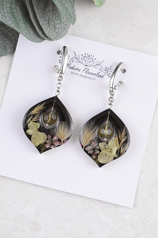 Earrings with a hydrangea flower