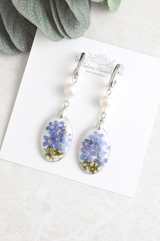 Earrings with a natural pearl and flowers