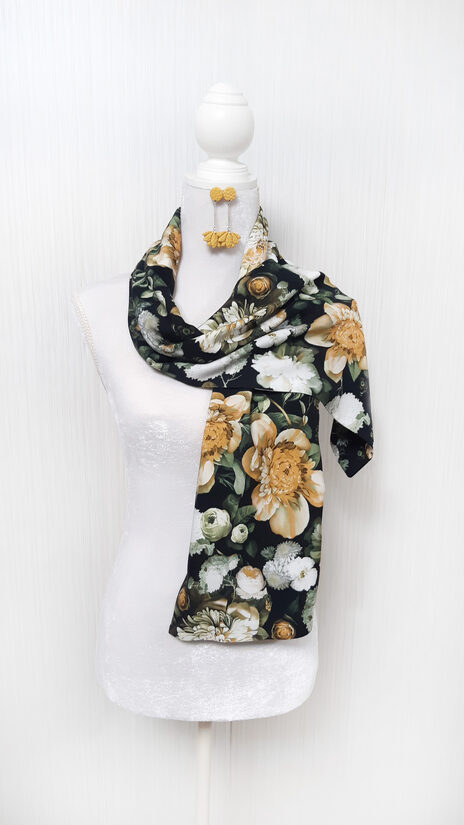 Scarf with floral print