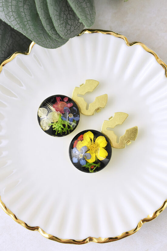 Decorative buttons with flowers