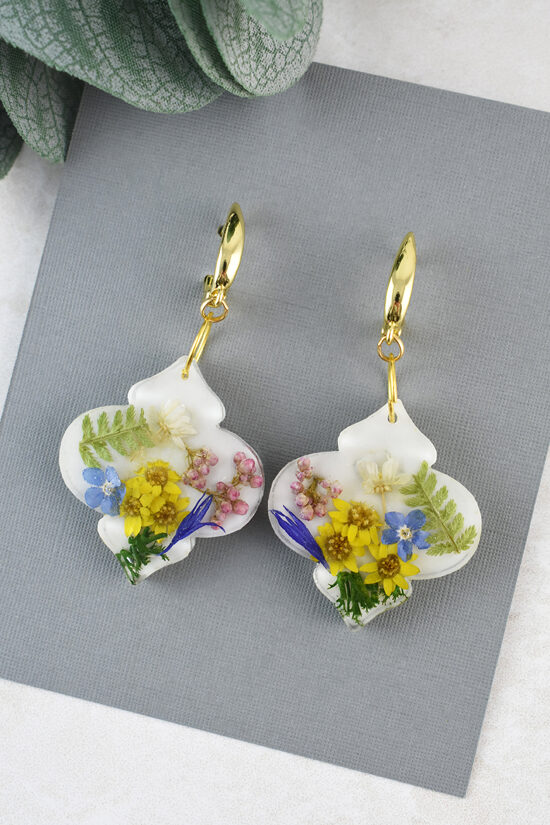 Latviska dizaina auskari ar ziediem