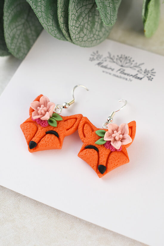 Oranžas lapsiņas ar ziediem