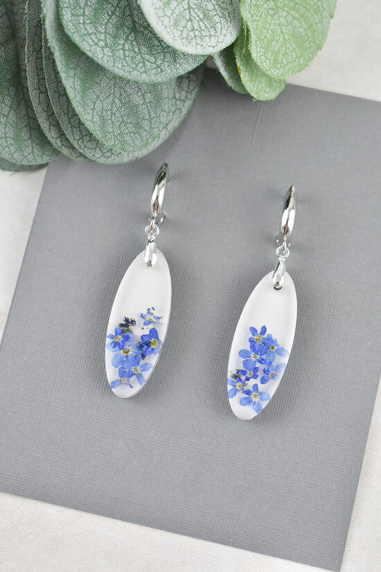 Auskari ar neaizmirstulītēm