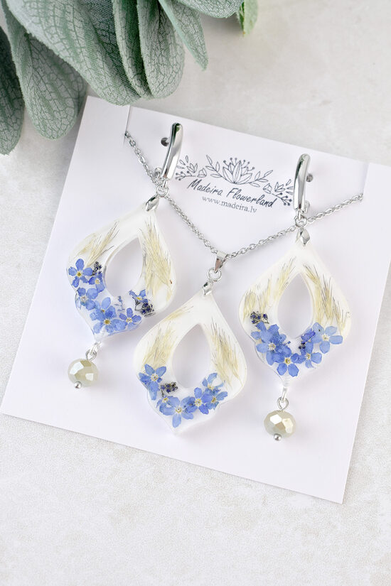 White jewelry set