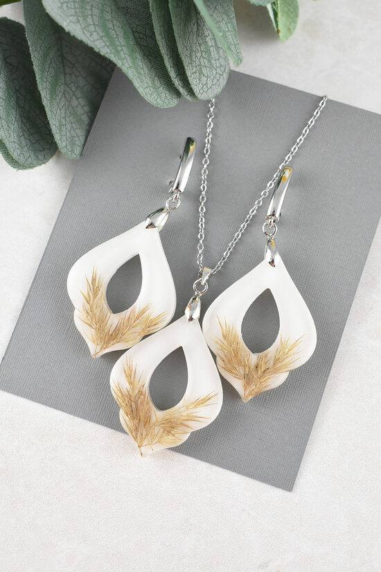 Jewelry set with meadow grass