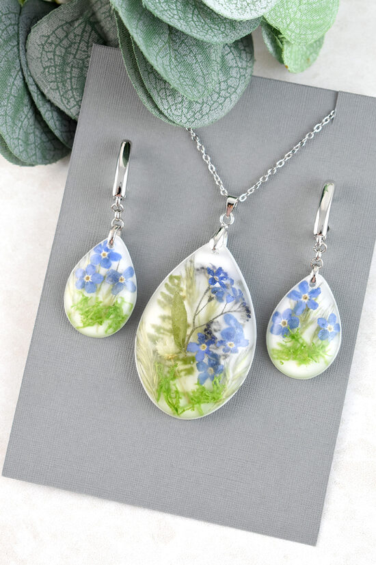 Jewelry set with forget-me-nots