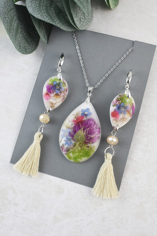 Hanging earrings with pendant