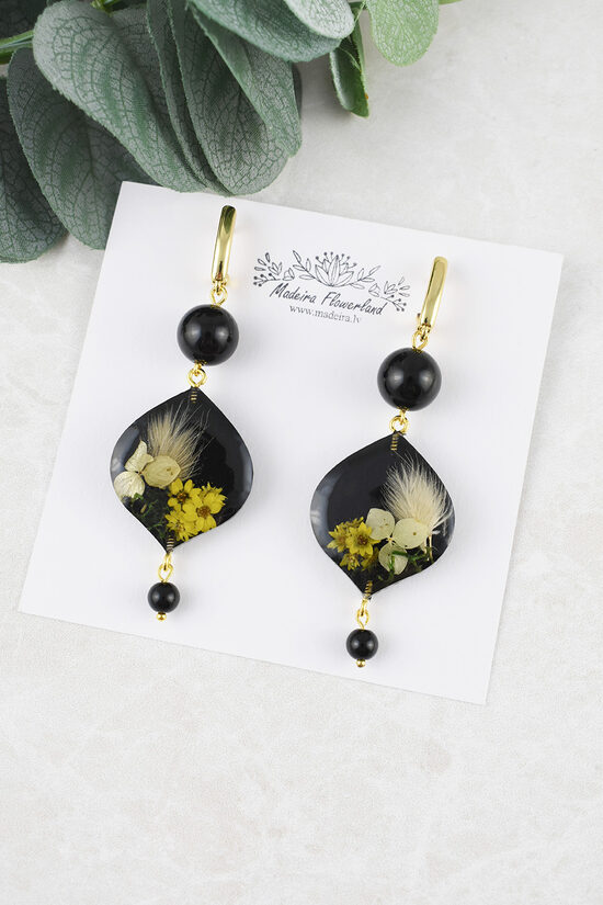 Auskari ar pļavu ziediem