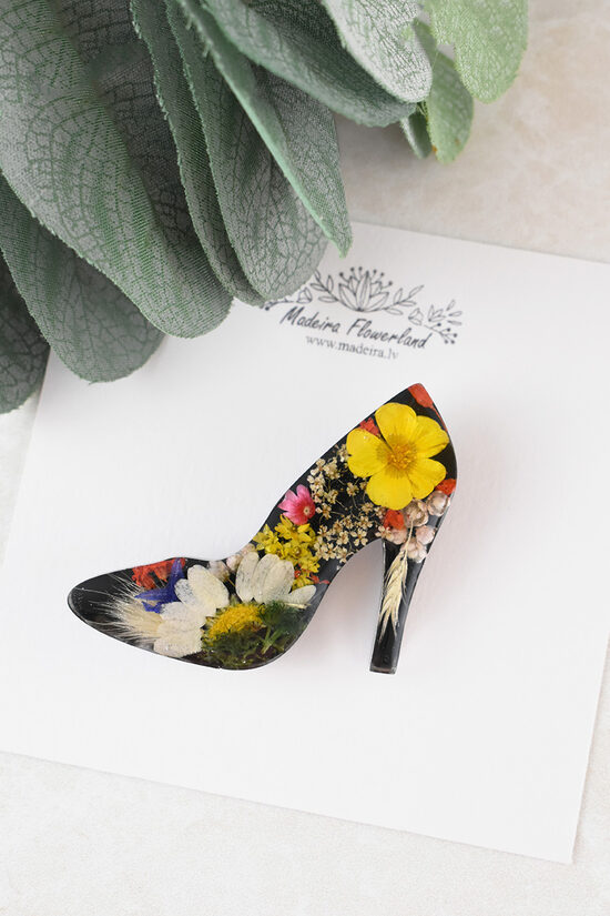 Piespraude Kurpīte ar dabīgiem ziediem