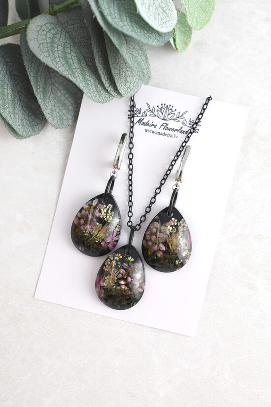Jewelry set with heather flowers