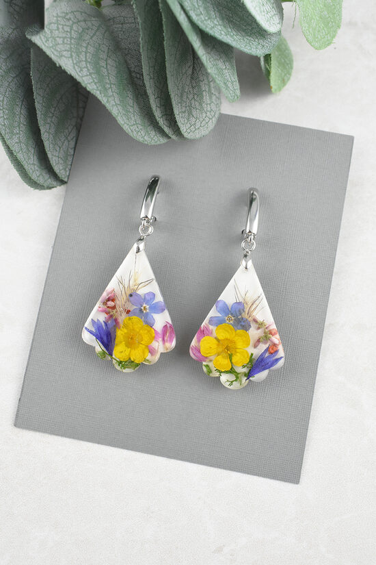 Latvijā radīti dizaina auskari