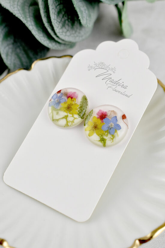 Nagliņu auskari ar pļavu ziediem