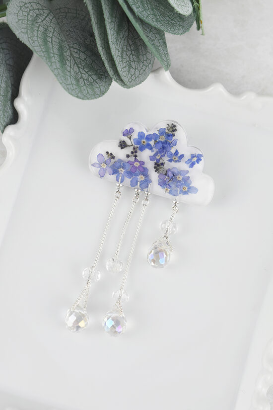 Piespraude Baltais mākonītis