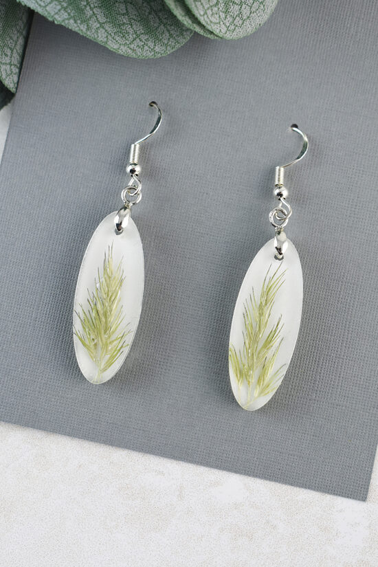 Viegli auskari ar smilgām