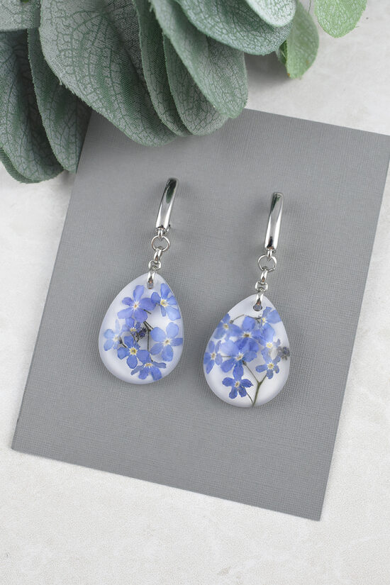 Auskari ar neaizmirstulītēm