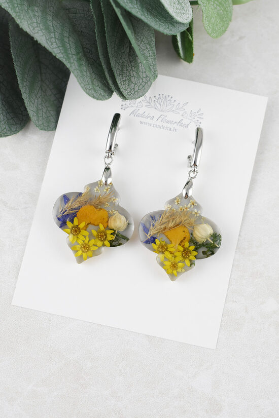 Pelēki auskari ar ziediem