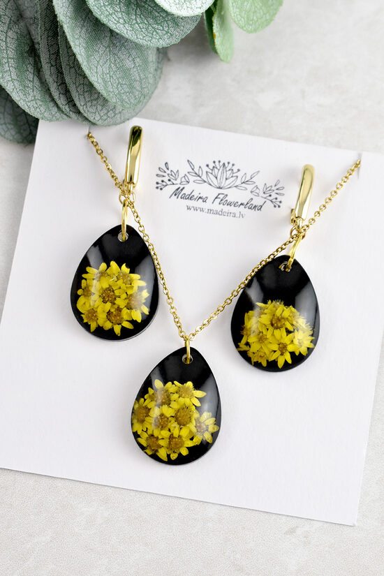 Jewelry set with yellow flowers
