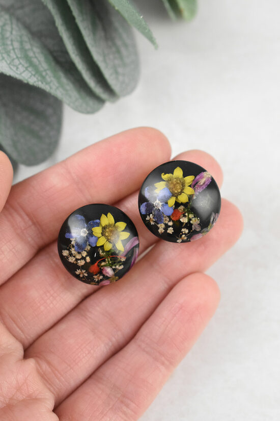 Pogas ar dabīgiem ziediem