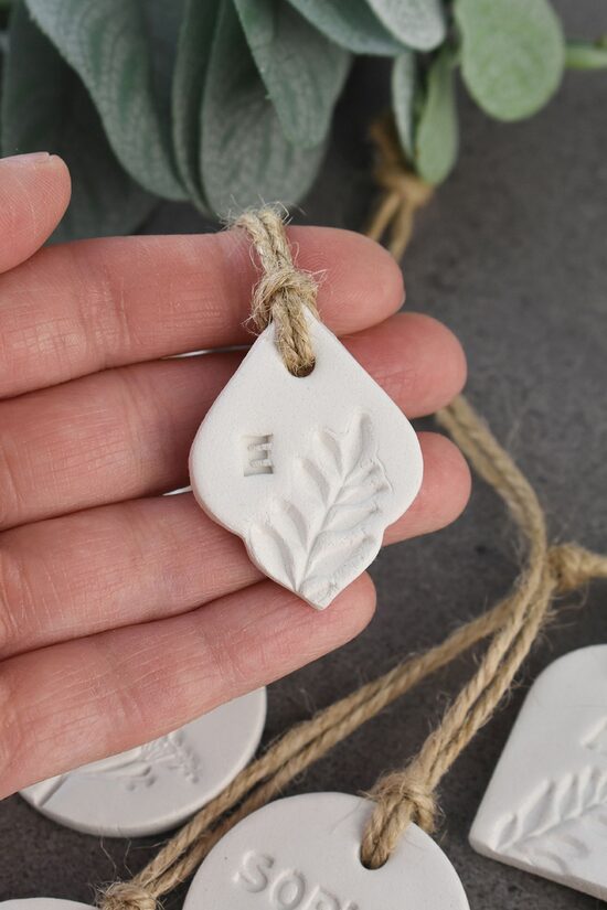 Personalizēts dāvanu piekariņš ar iniciāli