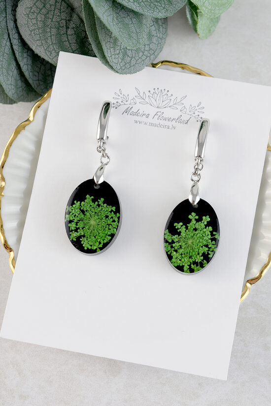 Auskari ar koši zaļiem ziediem