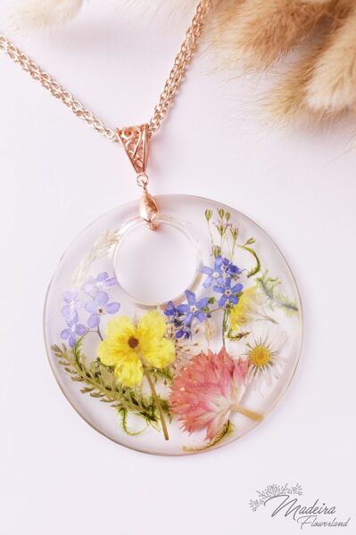 Necklace with flowers