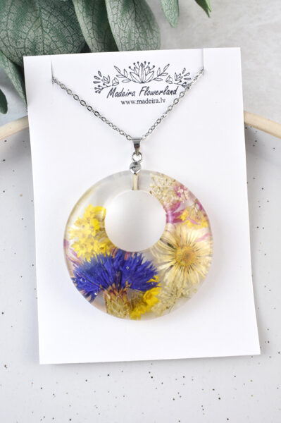 Necklace with flowers