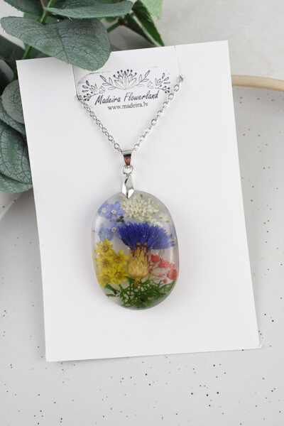 Necklace with flowers