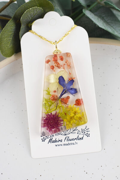 Necklace with flowers