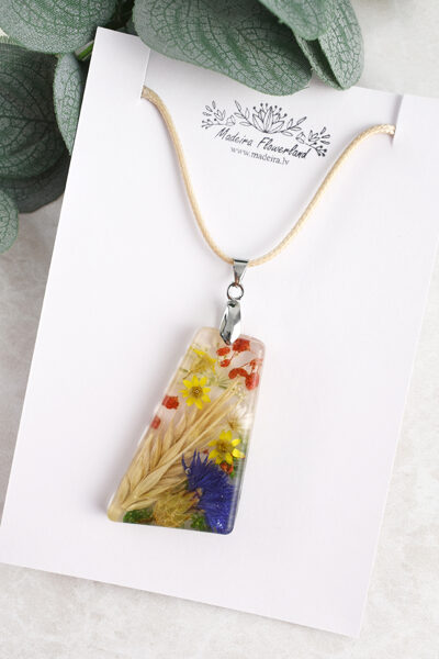 Kulons ar rudzupuķi un vārpu aukliņā