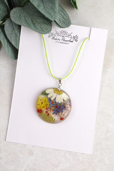 Kulons ar amoliņa ziedu