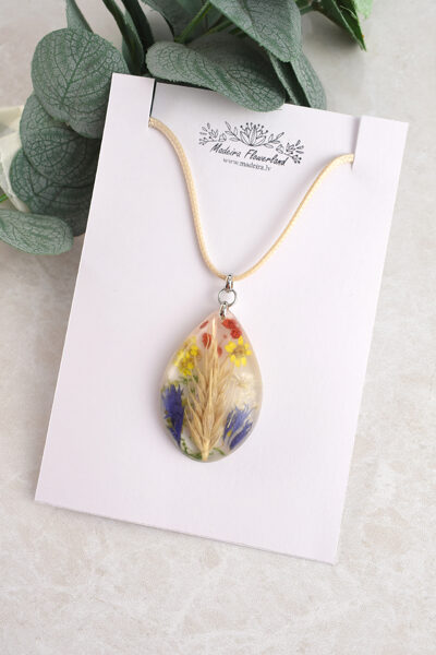 Lāses formas kulons ar vārpiņu