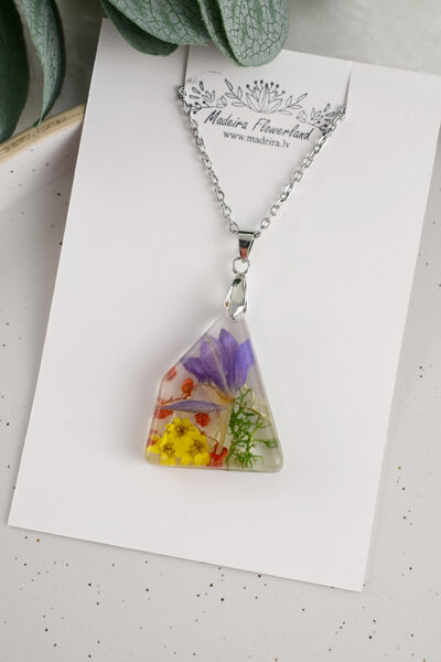 Kulons ar Latvijas pļavu ziediem