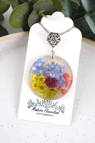 Necklace with flowers