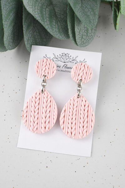 Auskari ar pīņu rakstu