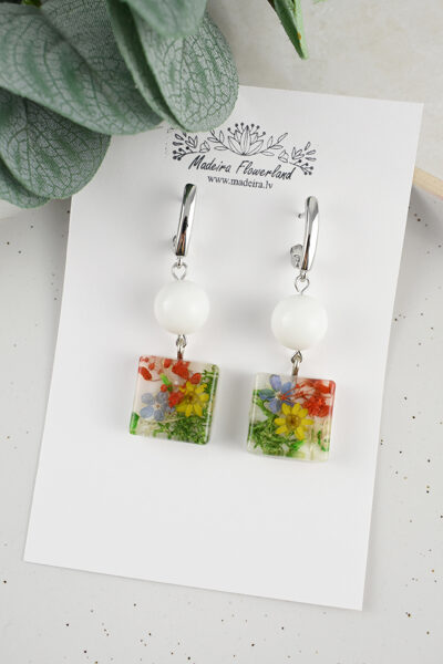 Earring with flowers
