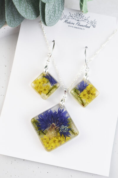 Lightweight Jewelry Set with Real Cornflower