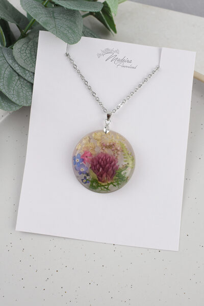 Necklace with flowers