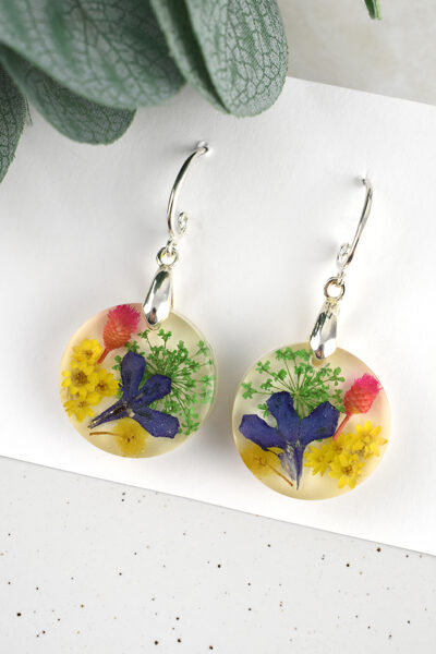 Earring with flowers