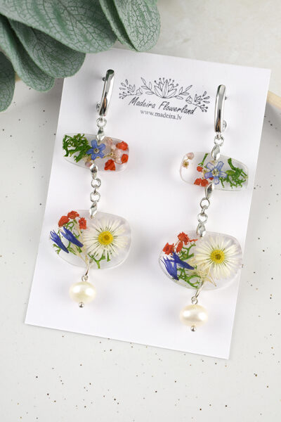 Auskari ar dabīgo pērli un ziediem
