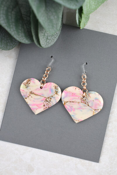 Sirds formas auskari no polimērmāla