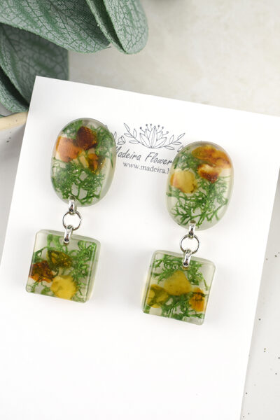 Earring with flowers